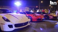 Salah seorang pemuda bernama Muhammed Al Kubaisi memiliki 3 mobil keren antara lain Aston Martin, Ferrari, dan Rolls Royce.