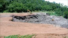 Tempat pembuangan akhir sampah di kota Serang longsor setelah diguyur hujan deras. Basarnas belum bisa evakuasi 2 warga yang terimbun longsoran sampah.