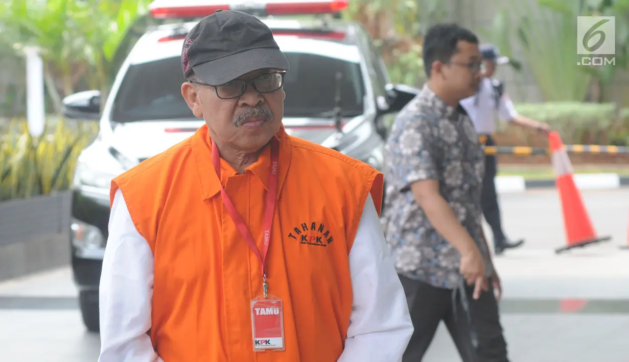 Tersangka Staf Khusus Bupati Kudus Agus Soeranto tiba di gedung KPK untuk menjalani pemeriksaan di Jakarta, Kamis (15/8/2019). KPK memeriksa Agus Soeranto sebagai tersangka terkait dugaan kasus suap pengisian jabatan perangkat daerah Pemerintah Kabupaten Kudus tahun 2019. (merdeka.com/Dwi Narwoko)