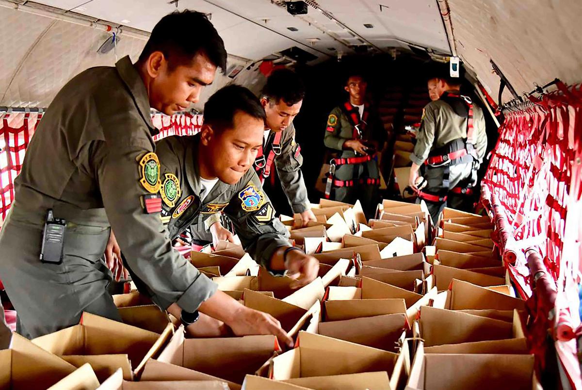 FOTO: Heli Box Jadi Andalan Kirim Bantuan Bencana Sumatera ke Wilayah Sulit Dijangkau