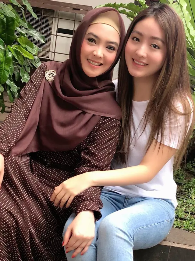 6 Potret Kedekatan Pemain Sinetron Cinta karena Cinta di Balik Layar, Kompak