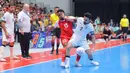 Hingga peluit panjang dibunyikan skor imbang 1-1 tidak berubah. Tampak dalam foto, pemain Timnas Futsal Indonesia, Wendy Brian Lindrey (no 13) saat bertanding melawan Irak pada laga penyisihan Grup A Piala Asia Futsal 2026 di Indonesia Arena, Kompleks Gelora Bung Karno, Senayan, Jakarta, Sabtu (31/1/2026). (Bola.com/Bagaskara Lazuardi)