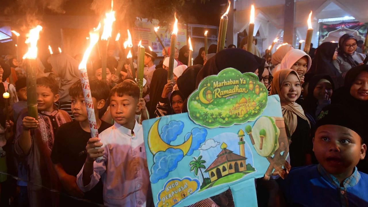 FOTO: Antusias Anak Anak Ramaikan Pawai Obor Ramadhan