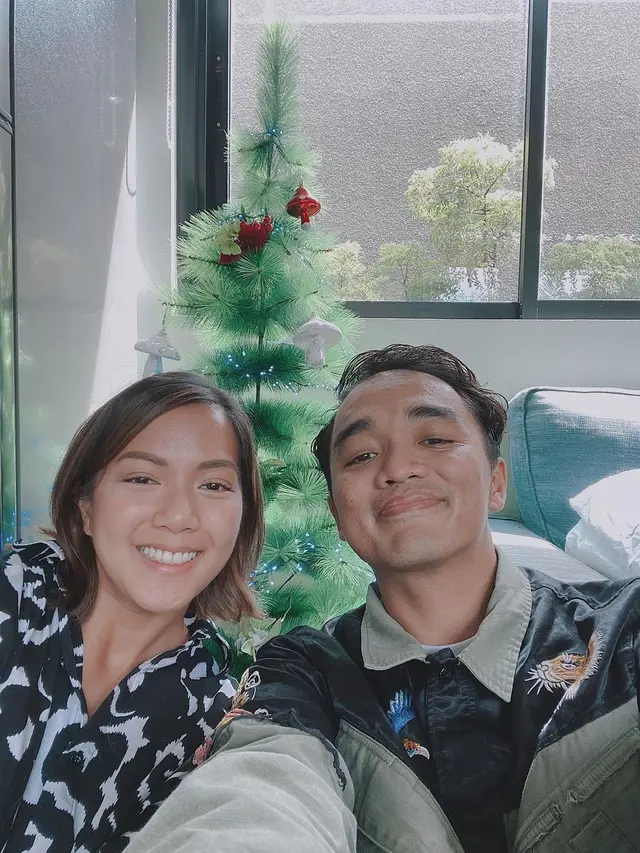Dipha Barus dan istri. (Foto: Instagram @diphabarus)