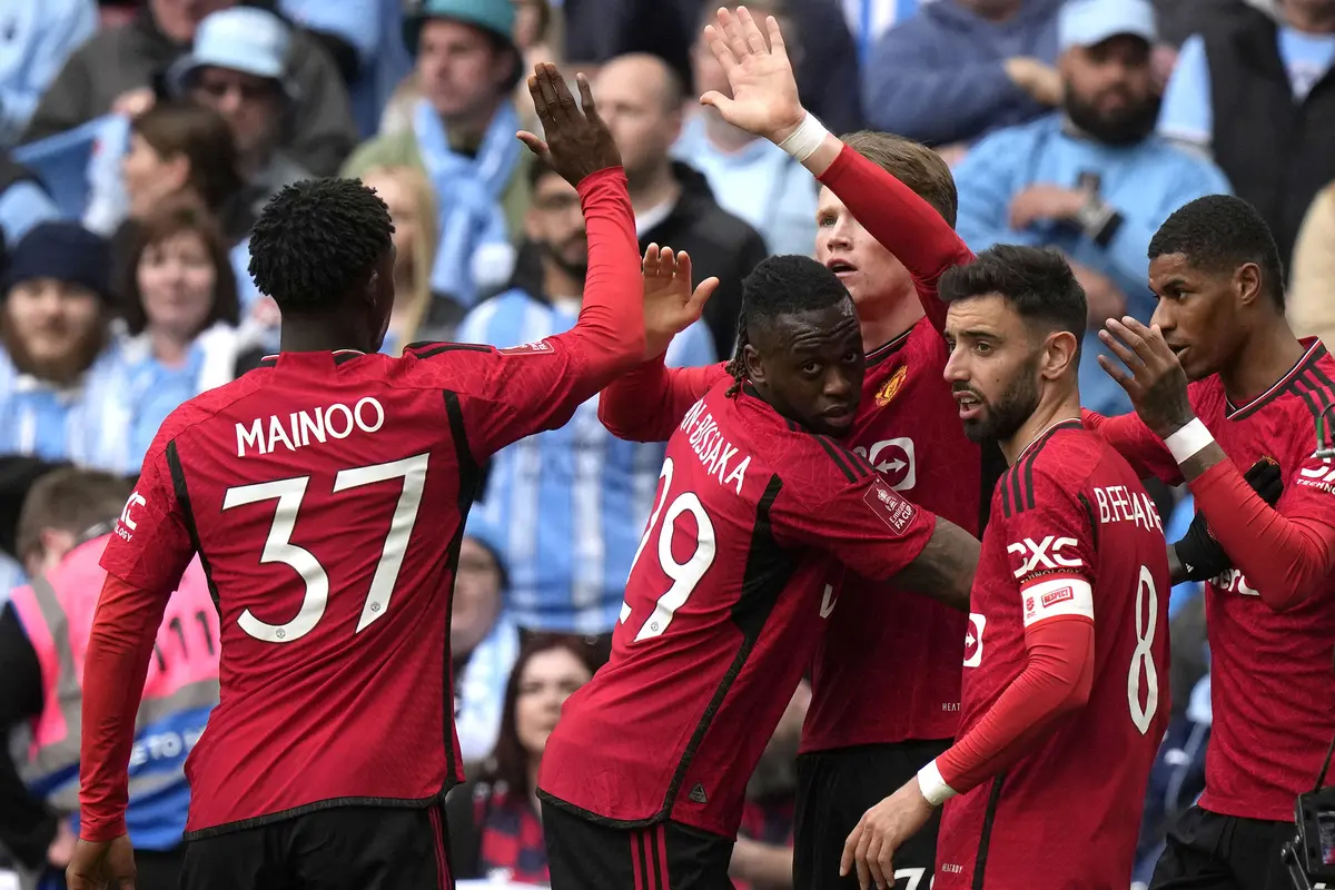 Foto: Derby Manchester Terwujud, MU Lolos ke Final Piala FA setelah Atasi Perlawanan Pantang Menyerah Coventry hingga Adu Penalti