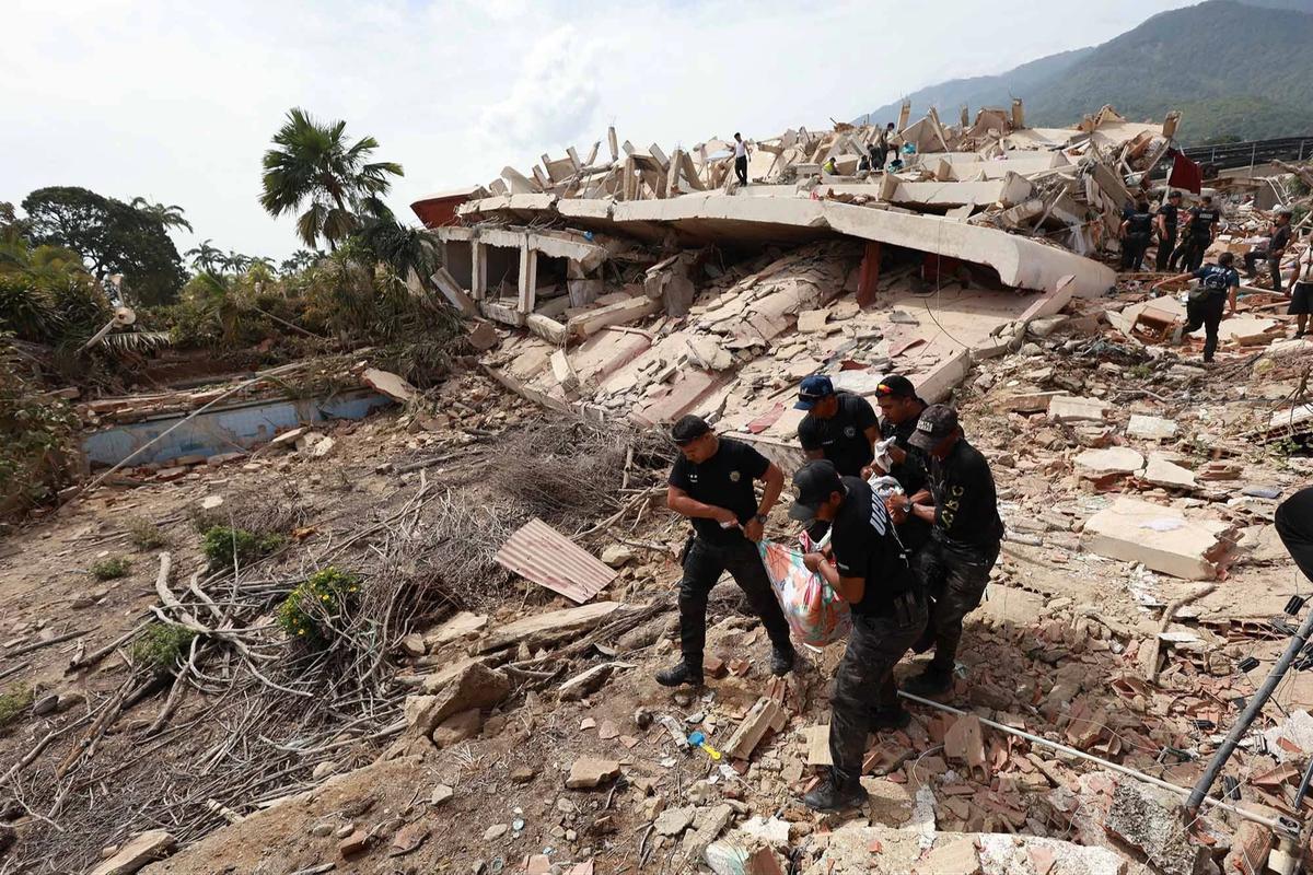 FOTO: Korban Tewas Gempa Venezuela Terus  Bertambah,  Tim SAR Berpacu dengan Waktu