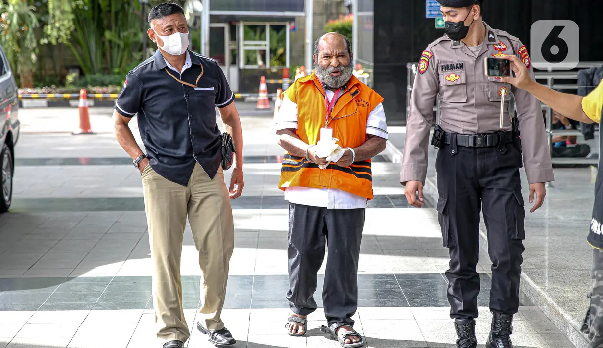 Lukas Enembe diperiksa lanjutan sebagai tersangka terkait kasus dugaan suap dan gratifikasi proyek infrastruktur di Provinsi Papua. (Liputan6.com/Faizal Fanani)