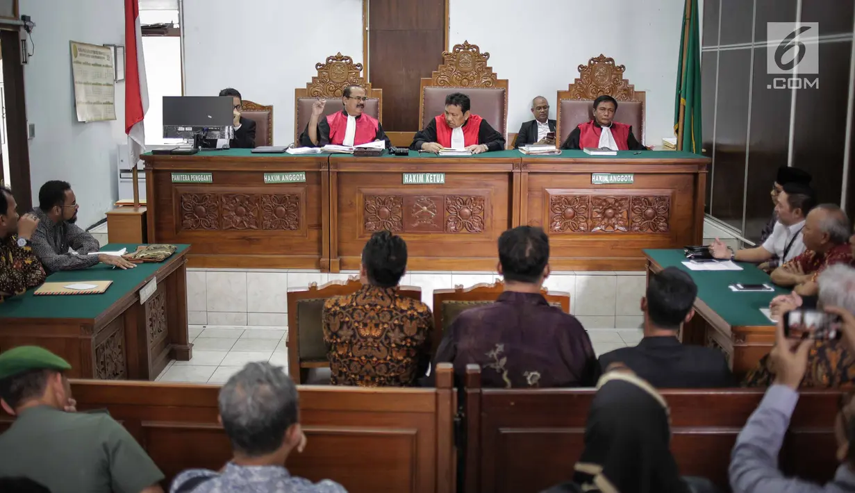 Suasana sidang lanjutan terkait Akta dan SK Pendirian Partai Gerindra dan SK penunjukan para pengurus BPN Prabowo-Sandiaga Uno di PN Jakarta Selatan, Selasa (19/3). Sidang tersebut ditunda kembali hingga minggu depan. (Liputan6.com/Faizal Fanani)