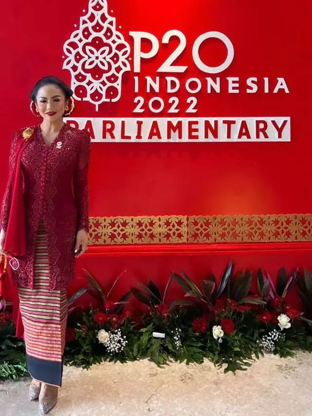 Adu Gaya Krisdayanti dan Mulan Jameela Kenakan Kebaya Merah di Sidang Tahunan 2022