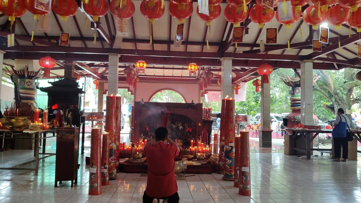Suasana Imlek di Vihara Gayatri Depok: Doa Damai dan Tawa Anak-Anak Bergema