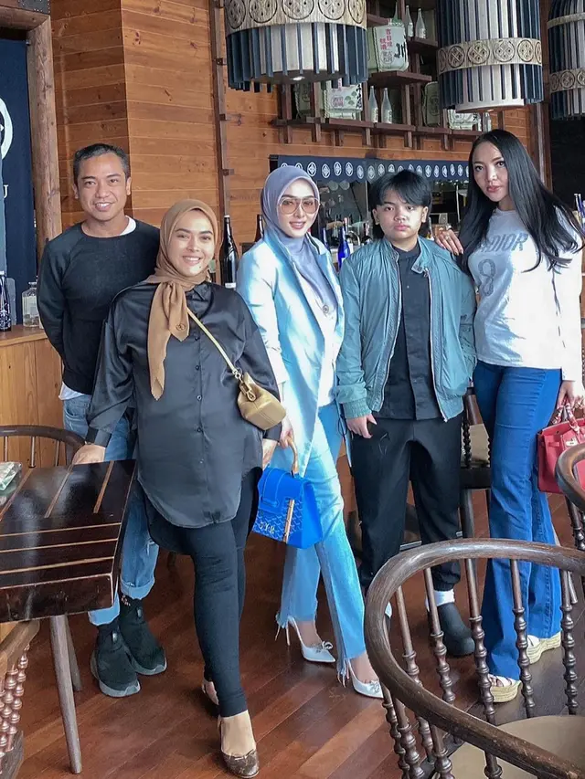 Syahrini bersama chef muda (Instagram/princessyahrini)