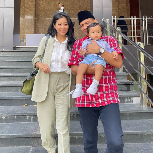 Olivia Zalianty bareng keluarga kecilnya (Foto: Instagram oliviazallianty)