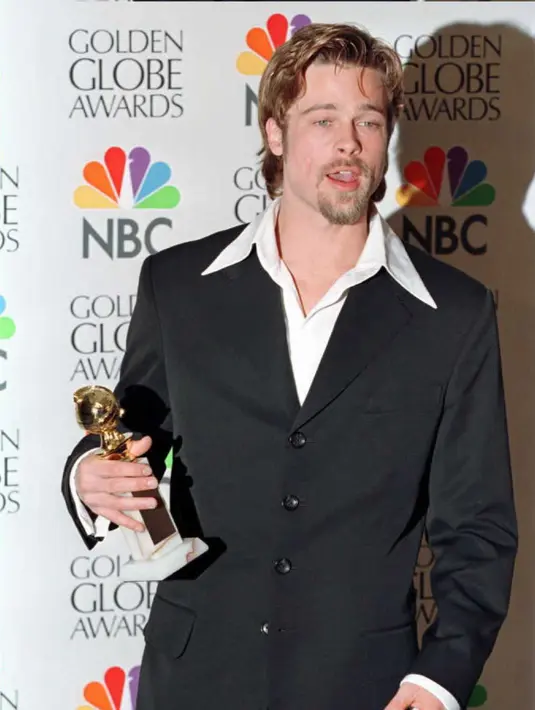 Pitt membantah saat dituduh asik menghabiskan waktu bersama di acara Golden Globes, Pitt mengatakan bahwa saat itu dirinya dan Selena sedang membicarakan soal film yang dibintangi oleh Pitt Sendiri, “The Big Short”. (AFP/Bintang.com)