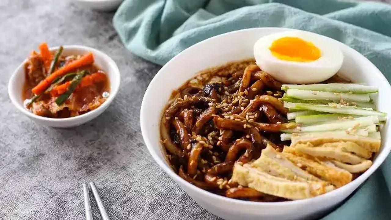 2. Resep Makanan Korea: Jajangmyeon