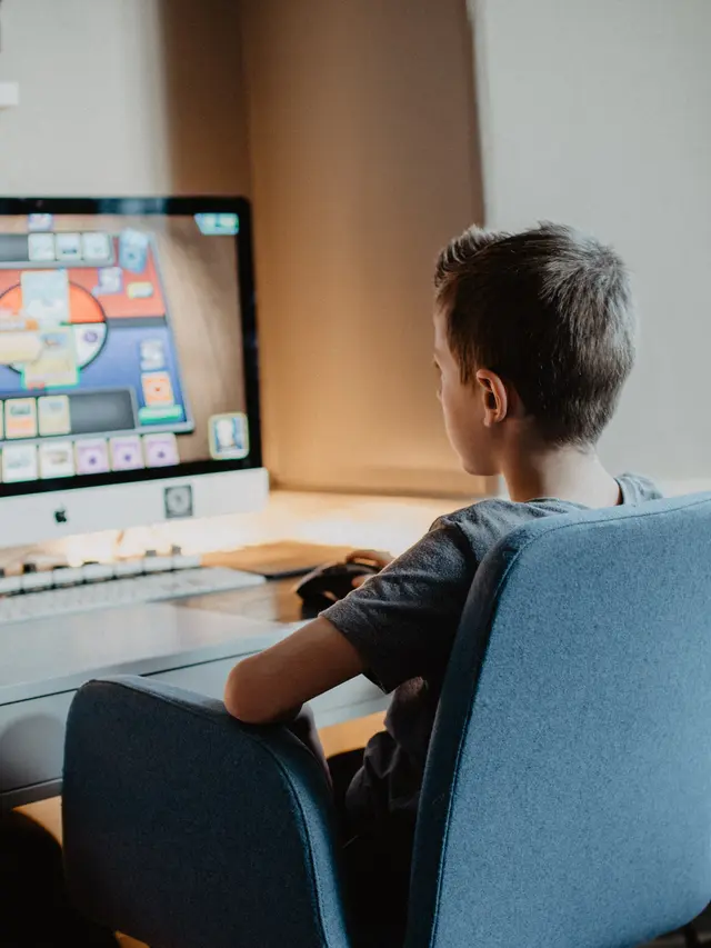 Remaja main video gim