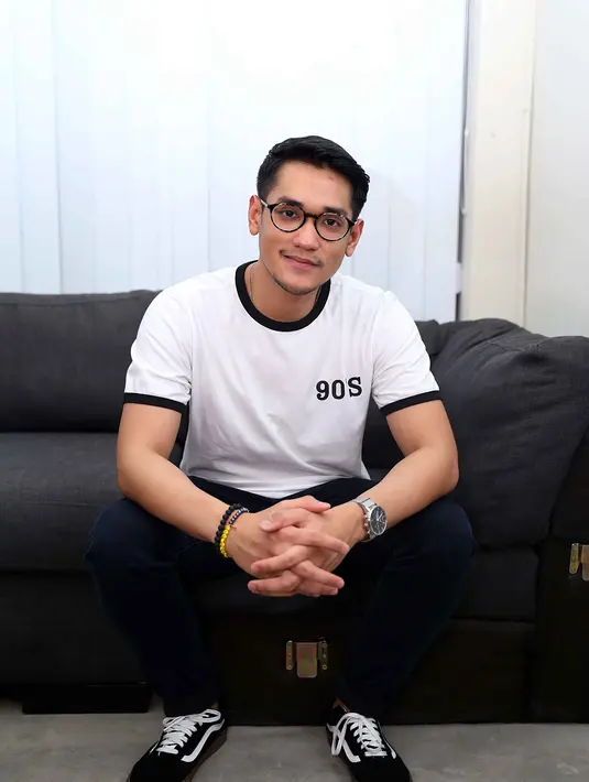 Menurut Afgan tidak hanya suara dan tubuh yang sehat saja yang diperlukan saat konser. Namun yang terpenting adalah mental juga harus sehat, ia pun menenangkan hati dan pikirannya. (Nurwahyunan/Bintang.com)