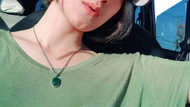 Tampilan Dara the Virgin dengan Makeup Minimalis (credit: instagram/darathevirgin)