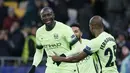 Pemain Manchester City, Yaya Toure (kiri) mencetak gol ke gawang Dynamo Kiev pada leg pertama babak 16 besar liga Champions di Stadion NSC Olimpiyski, Kiev, Ukraina, Rabu (25/2/2016) dini hari WIB. (Reuters / Gleb Garanich)