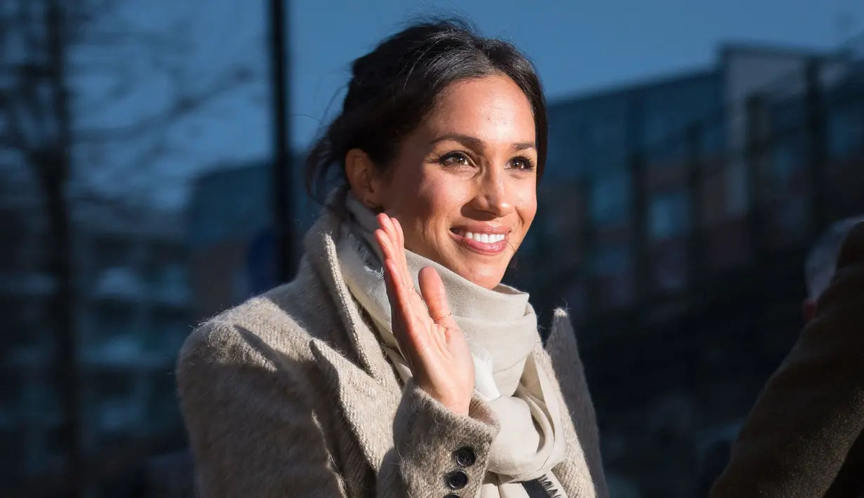 Sang ayah merasa bahwa pihak kerajaan sangat tak masuk akal karena mereka masih mengikuti aturan pakaian yang sangat kuno. (DOMINIC LIPINSKI  POOL  AFP)