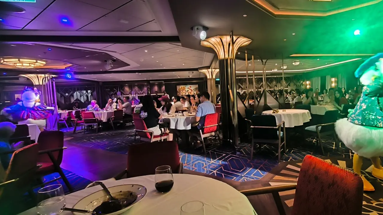 Keceriaan Mickey Mouse and Friends di Disney Adventure Cruise