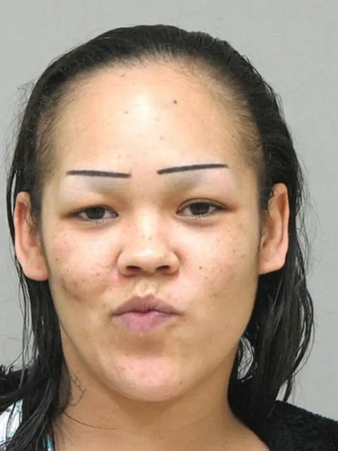 [Bintang] Jangan Ditiru! 15 Bentuk Alis Ini Bikin Orang Lain Sakit Mata!