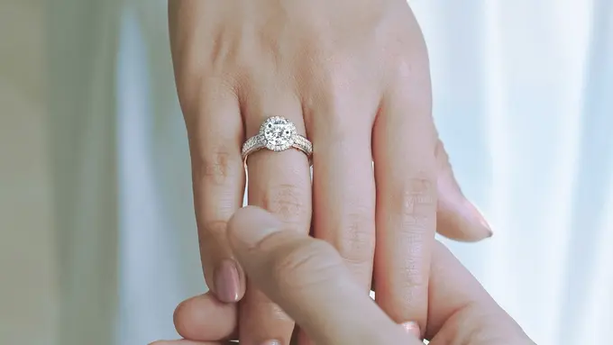 Sempurnakan Momen Istimewa, Miss Mondial Hadirkan Cincin Lamaran dengan Irisan 66 Facet