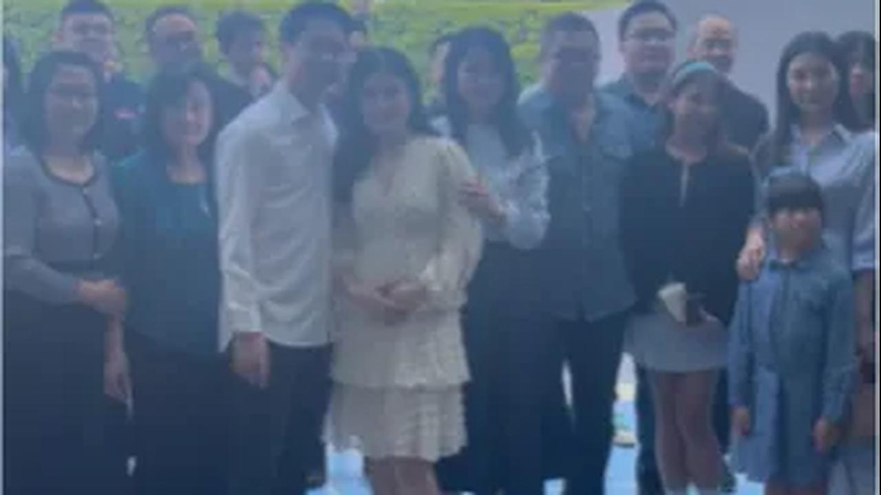 Potret Cantik Bumil Valencia Pakai Dress