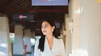 Foto Gaya Berkelas Prilly Latuconsina Pakai Blazer, Anggun dan Feminin