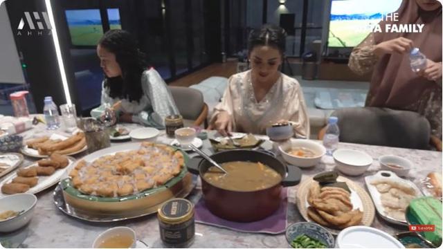 7 Momen Krisdayanti Bukber di Rumah Aurel Hermansyah, Senang Bertemu Cucu