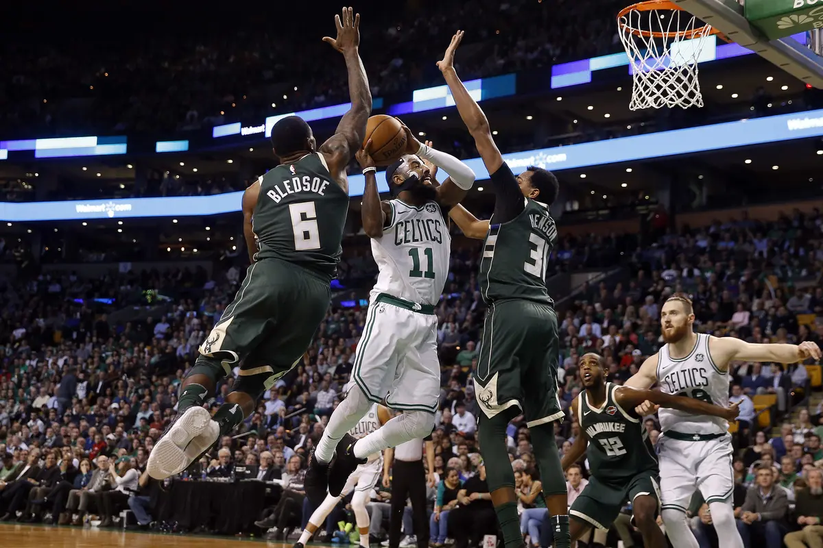 Aksi Kyrie Irving saat Celtics Bertemu Bucks