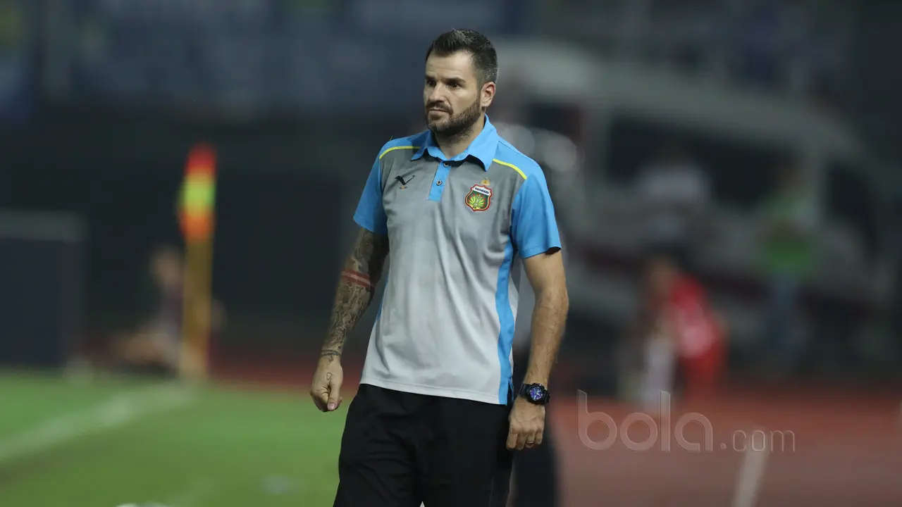 Bhayangkara FC, Simon McMenemy