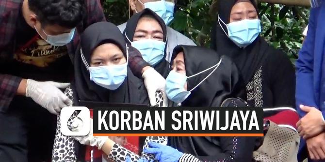 VIDEO: Isak Tangis Iringi Pemakaman Pramugara Korban Kecelakaan Sriwijaya Air