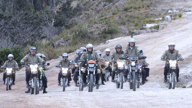 20170510-Aksi Jokowi Naik Motor Trail-Pool