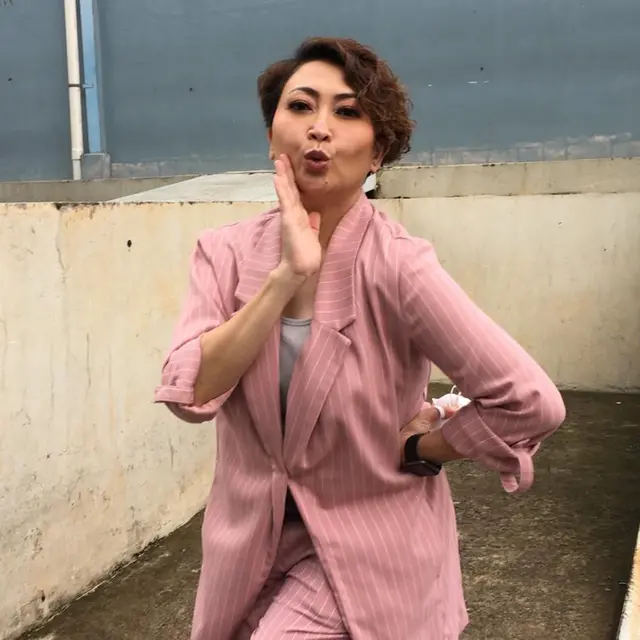 Indy Barends (ist/ Munady Widjaja)