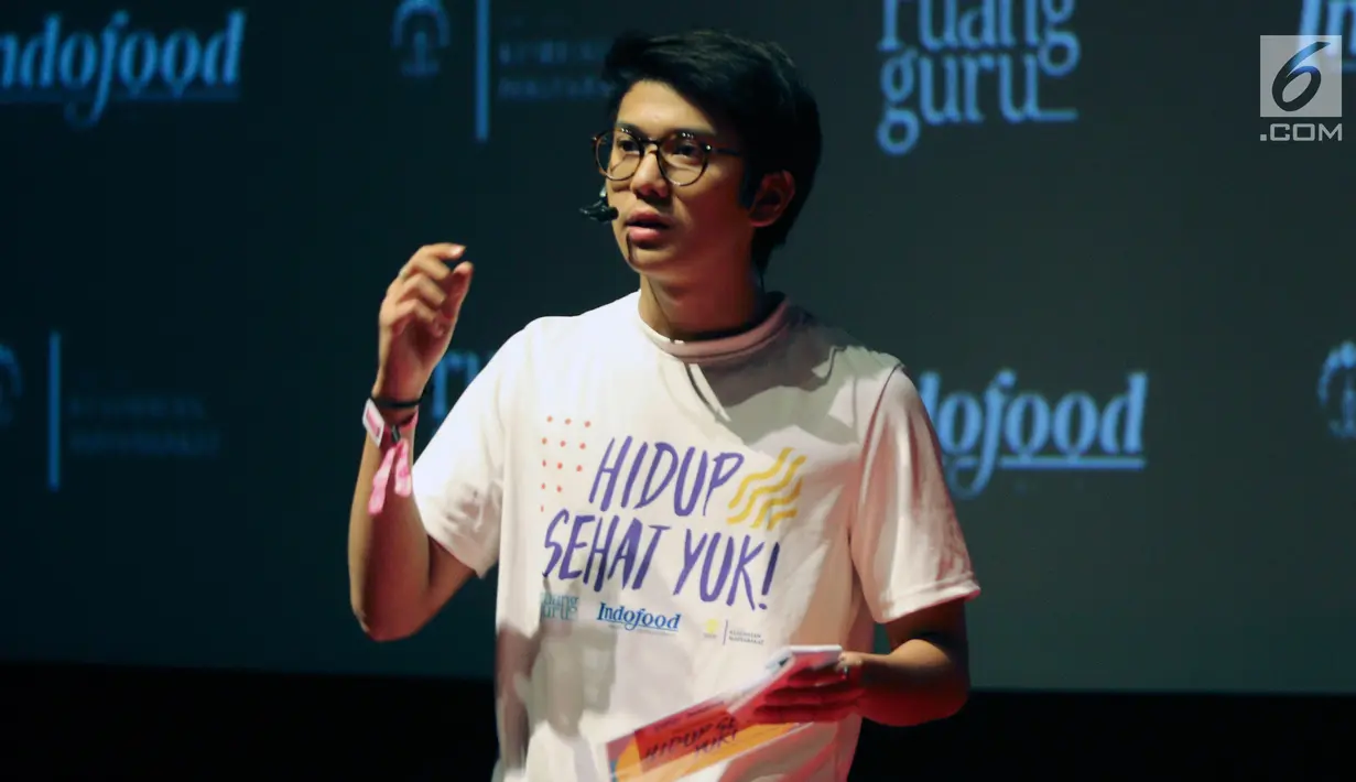 Brand Ambassador Ruangguru Iqbaal Ramadhan berbicara dalam peluncuran program Hidup Sehat Yuk di Jakarta, Minggu (22/7). Program ini berupa konten edukasi digital. (Liputan6.com/JohanTallo)
