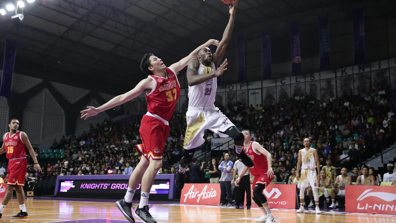 Aksi Decorey Aaron saat CLS melawan Slingers