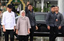 VIDEO: Senyum Manis Iriana Dampingi Jokowi Resmikan Jalan Tol di Aceh