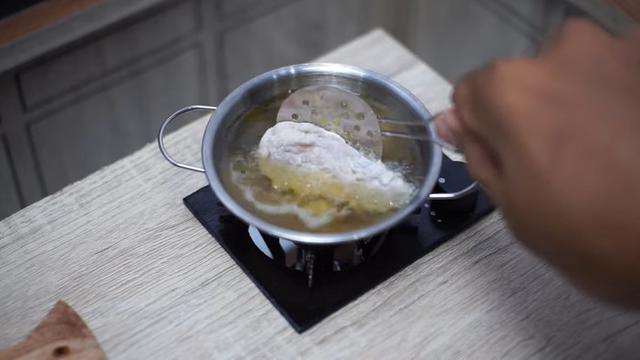 Koki Ini Bikin Ayam Geprek Cuma Rp 2 Ribu, 7 Cara Masaknya Bikin Melongo