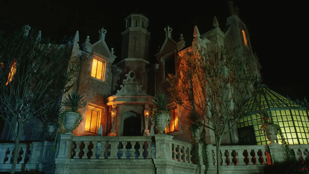 Disney Buat Ulang Haunted Mansion di Tangan Sutradara Pacific Rim