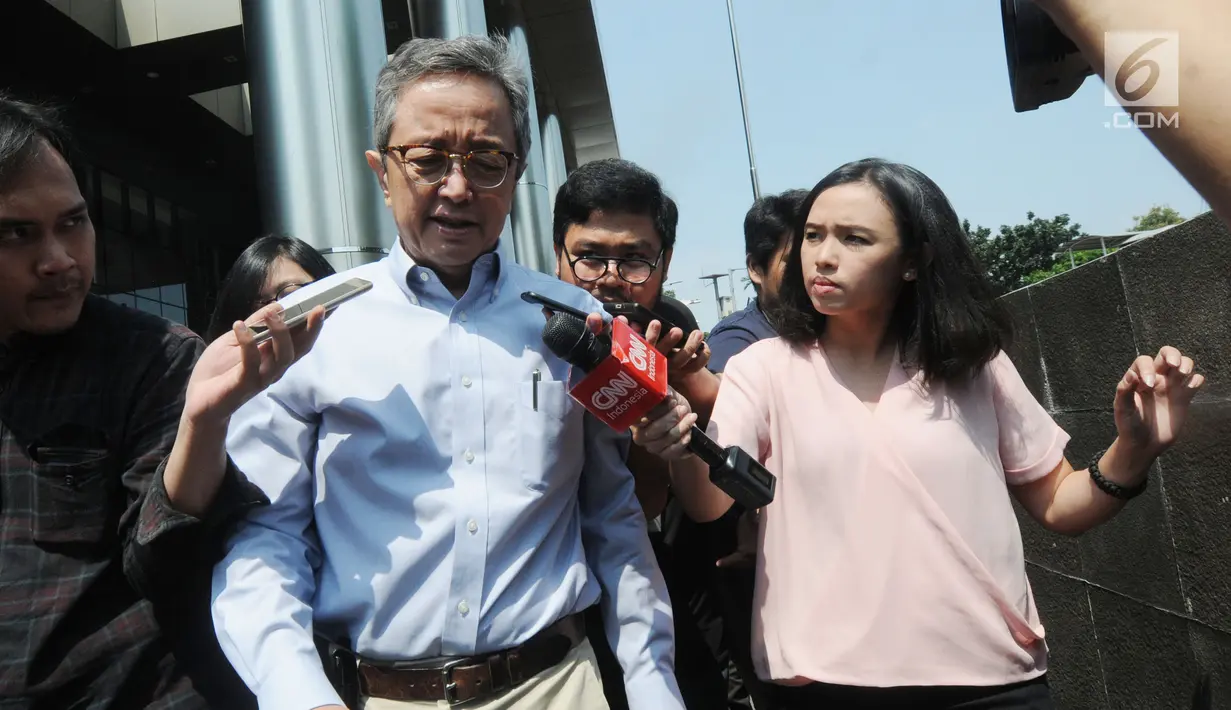Eks Kepala Badan Penyehatan Perbankan Nasional (BPPN) Glen Muhammad Surta Yusuf usai menjalani pemeriksaan di Gedung KPK, Jakarta, Rabu (10/7/2019). Glen diperiksa untuk tersangka Sjamsul Nursalim terkait dugaan korupsi penerbitan surat keterangan lunas (SKL) BLBI. (merdeka.com/Dwi Narwoko)