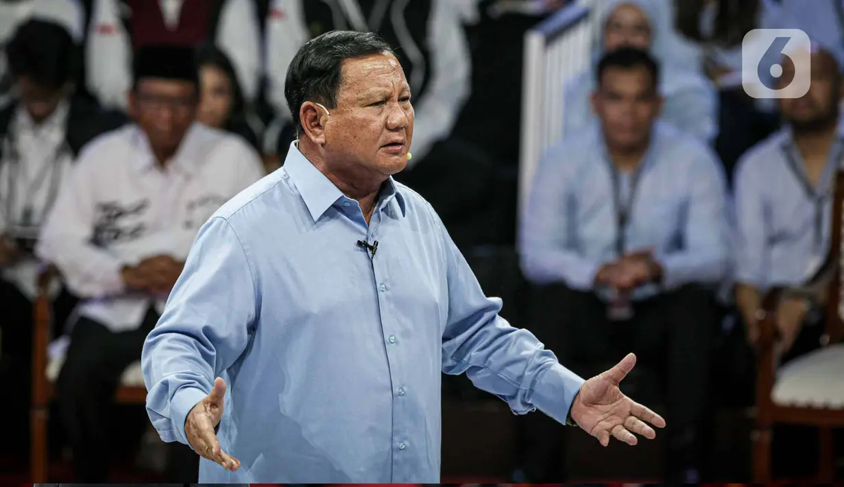 Calon Presiden nomor urut 2, Prabowo Subianto saat paparan visi dan misi pada debat perdana Calon Presiden pada Pilpres 2024, Selasa (12/12/2023). (Liputan6.com/Faizal Fanani)