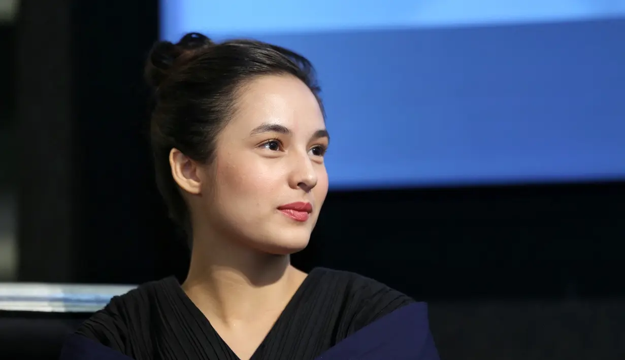 Pemeran Utama Wanita Terbaik dalam penghargaan Indonesian Box Office Movie Awards 2017 dalam film Rudy Habibie itu merasa kesulitan dalam memerankan diri sendiri. (Adrian Putra/Bintang.com)