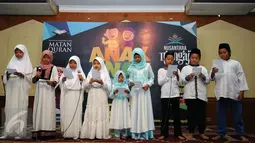 Sejumlah anak membaca ikrar saat peresmian Gerakan Anak Nusantara Mengaji di Masjid Agung Sunda Kelapa Jakarta, Kamis (5/5/2016). Gerakan ini dilaksanakan serentak di seluruh Indonesia, 7-8 Mei 2016. (Liputan6.com/Helmi Fithriansyah)