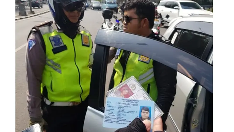 Seorang polisi gadungan diciduk