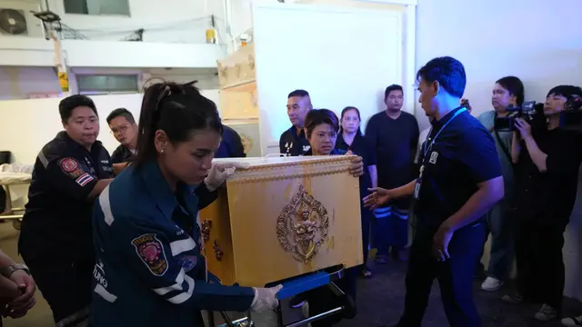 Peti mati berisi jenazah korban penembakan di Sekolah Debsirin Nonthaburi Thailand.