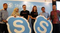 Lucky Gani bersama beberapa mitra perusahaan pengguna layanan Skype for Business.