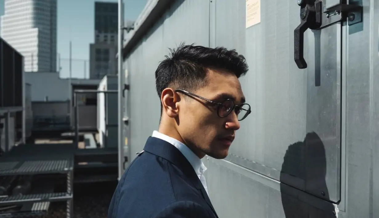 Lewat pernyataan tertulis yang diterima Showbiz Liputan6.com, Rabu (7/9/2022), pelantun “Sadis” dan “Jodoh Pasti Bertemu” menyebut “M.I.A” menjelajah medsos dan platform streaming. Lagu berbahasa Inggris tersebut diputar di lebih dari 9 negara di benua Amerika dan Asia seperti AS, Thailand, Taiwan, Meksiko, sampai Kanada. Sebuah pencapaian yang patut disyukuri Afgan. (Foto: Dok. Trinity Optima)