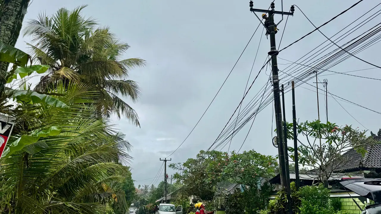 Proses penormalan jaringan listrik di Bali rampung pada Kamis, 11 September 2025 oleh PLN. (Foto: PLN)