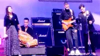 Tompi mengundang putrinya, Cut Ayesha dalam gelaran Java Jazz Festival 2024 hari terakhir di JIExpo, Kemayoran, Jakarta Pusat, Minggu (26/5/2024). (Dok. via M. Altaf Jauhar)