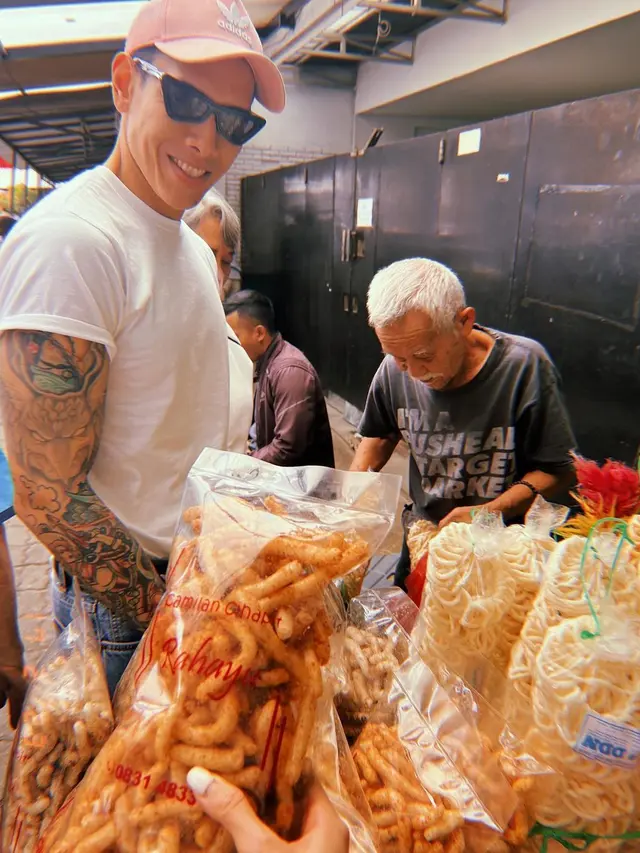 Ganindra Bimo dan Andrea Dian jajal makanan khas Bandung (Instagram/andreadianbimo)